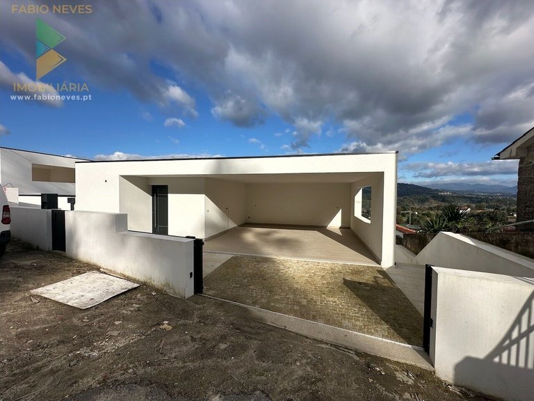 Villa for Sale in Ribeira, Ponte De Lima, Portugal 5
