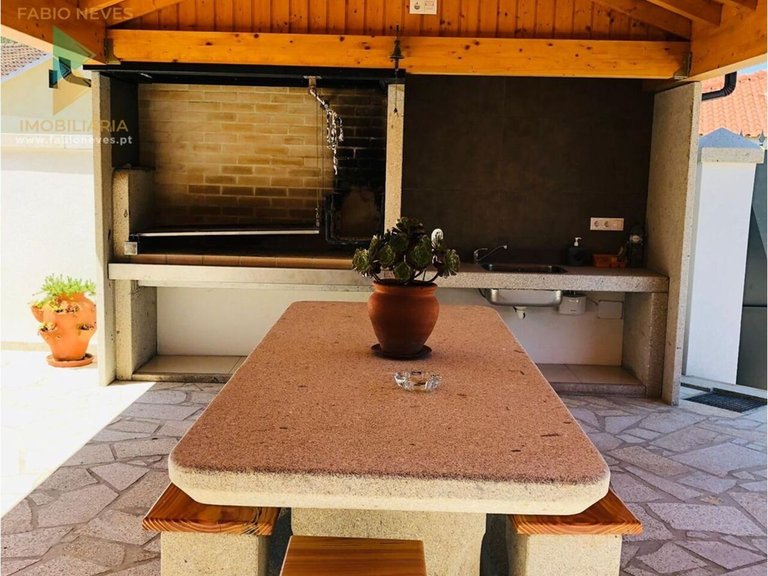 Villa for Sale in Gandra, Ponte De Lima, Portugal 6
