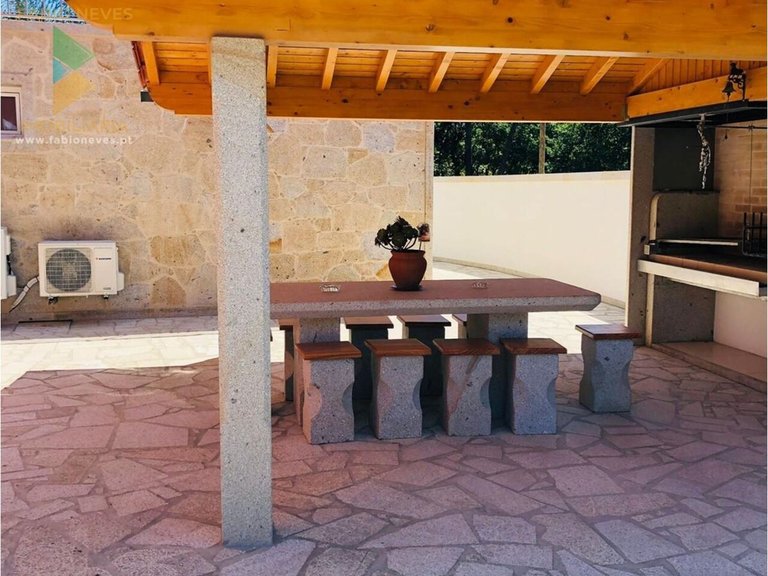 Villa for Sale in Gandra, Ponte De Lima, Portugal 11