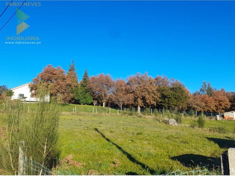 Plot for Sale in Refóios Do Lima, Ponte De Lima, Portugal 1
