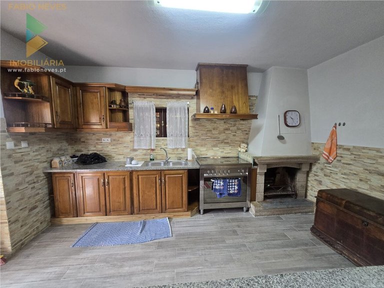 Villa for Sale in Santar, Arcos De Valdevez, Portugal 8