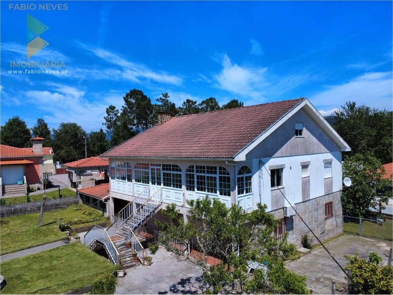 Villa for Sale in Santar, Arcos De Valdevez, Portugal 4