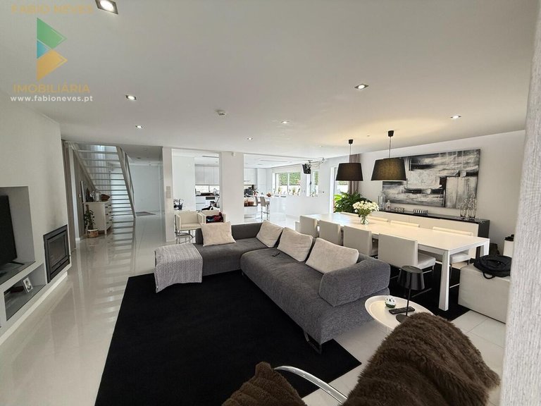Villa for Sale in Guilhadeses, Arcos De Valdevez, Portugal 3