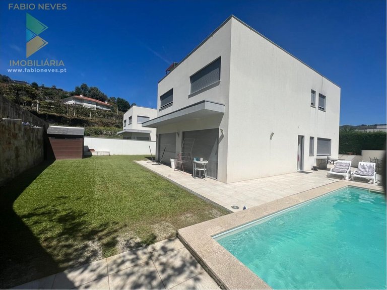 Villa for Sale in Guilhadeses, Arcos De Valdevez, Portugal 14