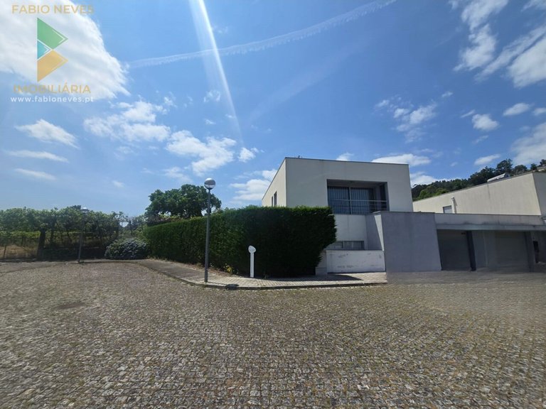 Villa for Sale in Guilhadeses, Arcos De Valdevez, Portugal 15