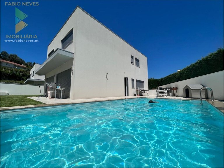Villa for Sale in Guilhadeses, Arcos De Valdevez, Portugal 1