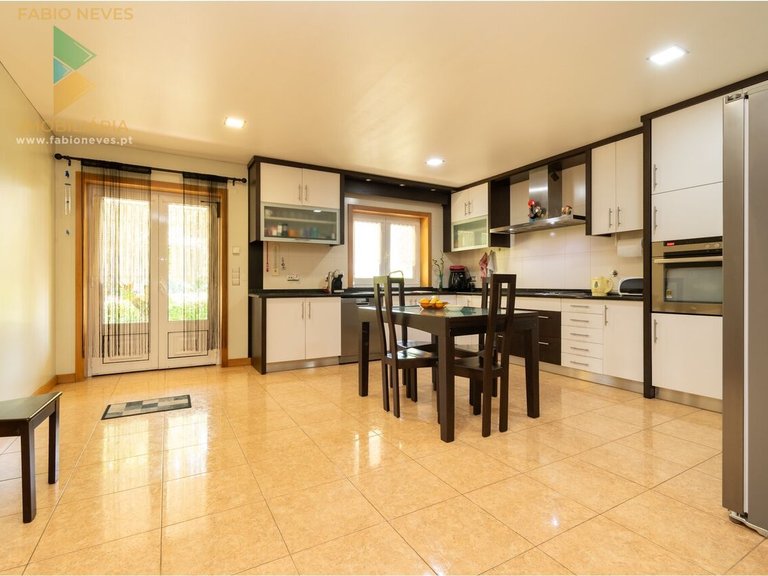 Villa for Sale in Fornelos E Queijada, Ponte De Lima, Portugal 17