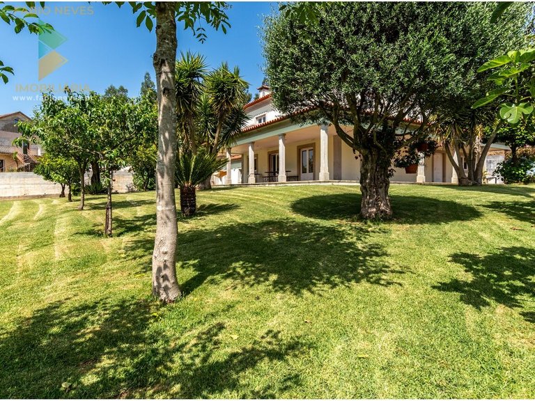 Villa for Sale in Fornelos E Queijada, Ponte De Lima, Portugal 1
