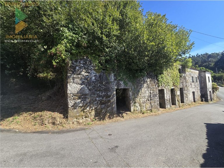 Villa for Sale in Ázere, Arcos De Valdevez, Portugal 3