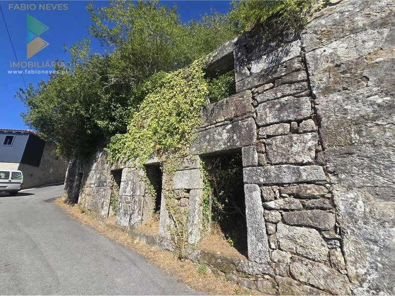 Villa for Sale in Ázere, Arcos De Valdevez, Portugal 4