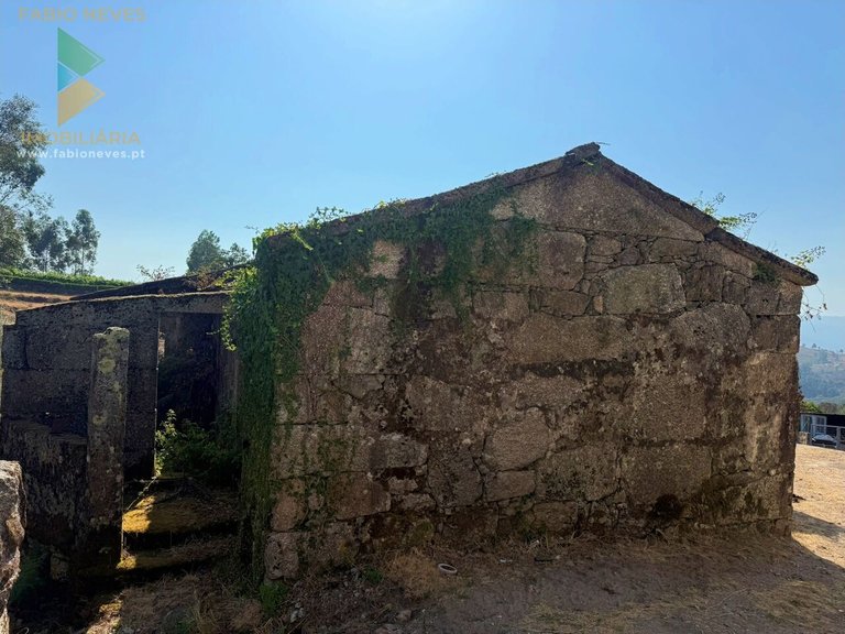 Villa for Sale in Vale, Arcos De Valdevez, Portugal 11