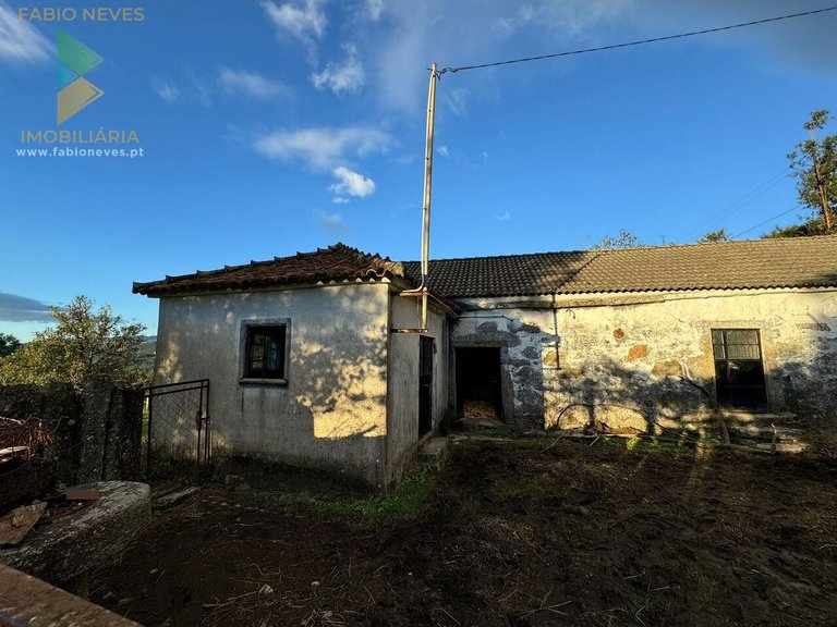 Villa for Sale in Ázere, Arcos De Valdevez, Portugal 4
