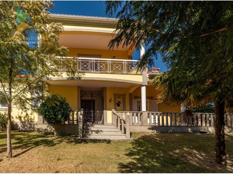 Villa for Sale in Refóios Do Lima, Ponte De Lima, Portugal 7