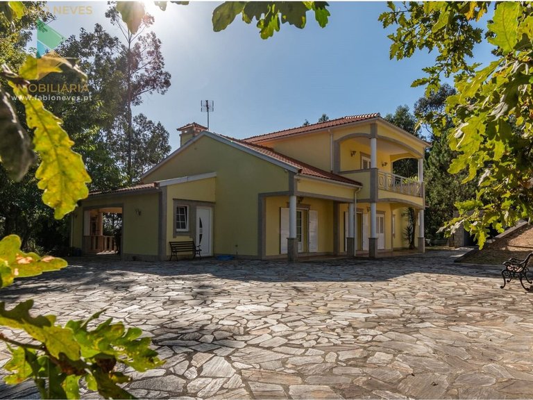 Villa for Sale in Refóios Do Lima, Ponte De Lima, Portugal 4