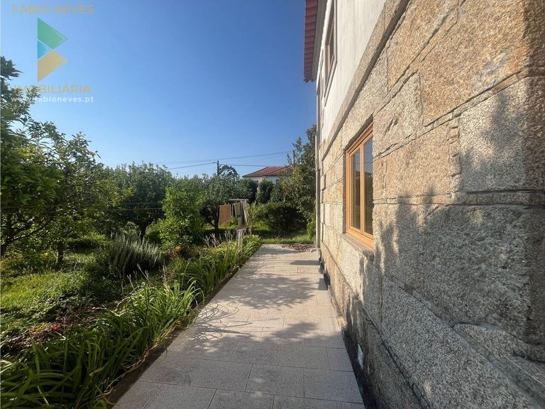 Villa for Sale in Lanheses, Viana Do Castelo, Portugal 12