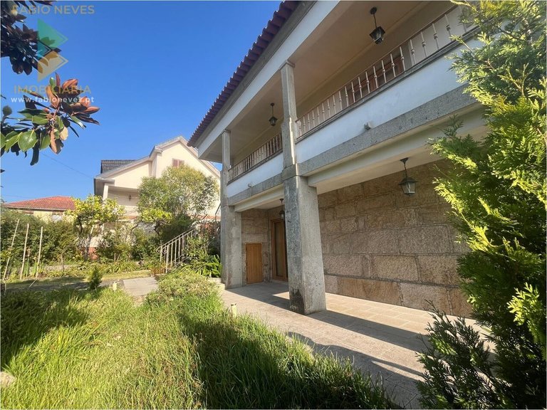 Villa for Sale in Lanheses, Viana Do Castelo, Portugal 9