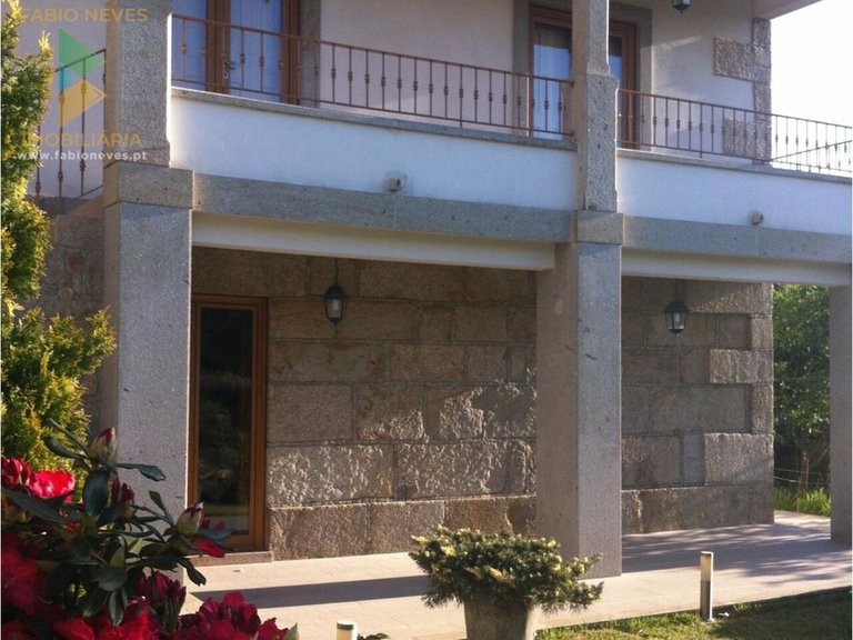 Villa for Sale in Lanheses, Viana Do Castelo, Portugal 5