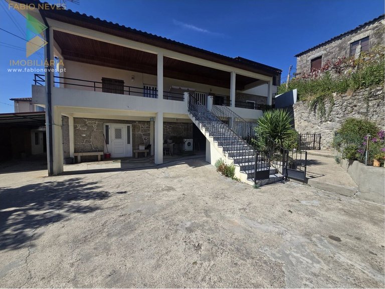 Villa for Sale in Santar, Arcos De Valdevez, Portugal 1