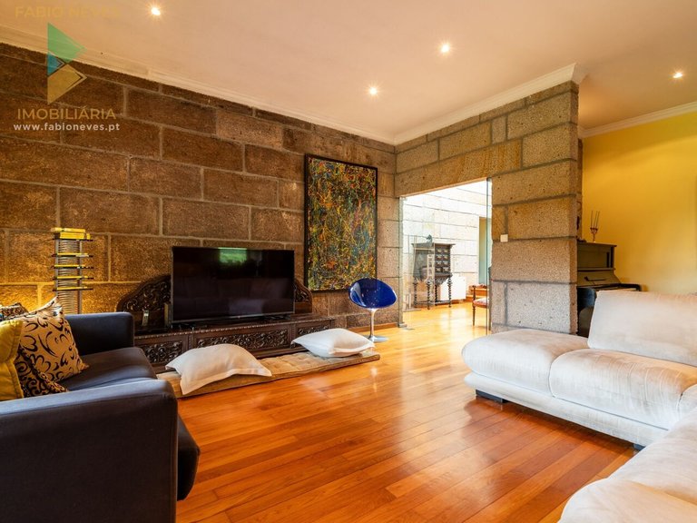 Villa for Sale in União Das Freguesias De Guilhadeses E Santar, Arcos De Valdevez, Portugal 7