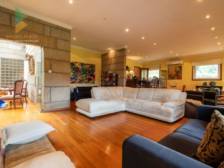Villa for Sale in União Das Freguesias De Guilhadeses E Santar, Arcos De Valdevez, Portugal 8