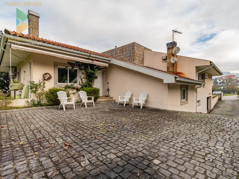 Villa for Sale in União Das Freguesias De Guilhadeses E Santar, Arcos De Valdevez, Portugal 45