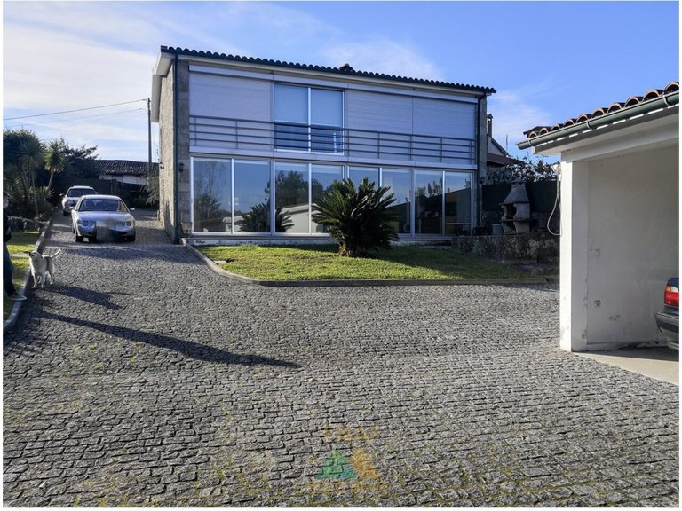 Villa for Sale in Oleiros, Ponte Da Barca, Portugal 1