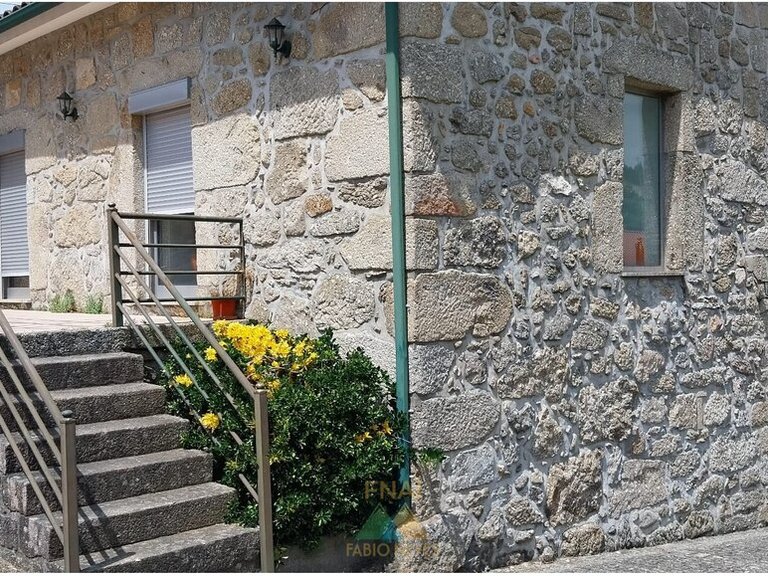 Villa for Sale in Oleiros, Ponte Da Barca, Portugal 3