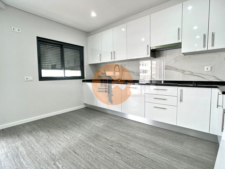 Apartment for Sale in Quelfes, Olhão, Portugal 7