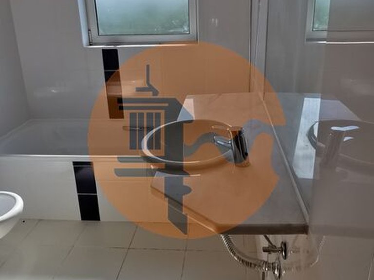 Villa for Sale in União Das Freguesias De Lagoa E Carvoeiro, Lagoa (algarve), Portugal 12