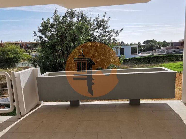 Villa for Sale in União Das Freguesias De Lagoa E Carvoeiro, Lagoa (algarve), Portugal 3