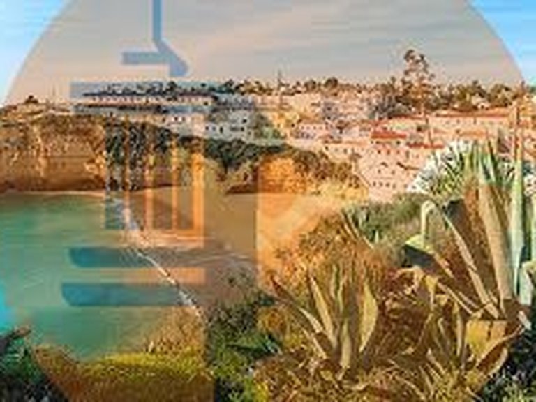 Villa for Sale in União Das Freguesias De Lagoa E Carvoeiro, Lagoa (algarve), Portugal 49