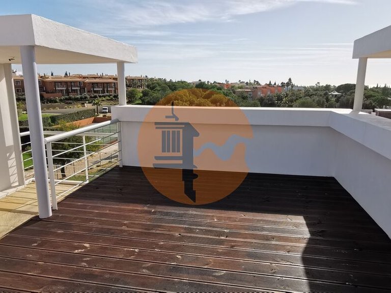 Villa for Sale in União Das Freguesias De Lagoa E Carvoeiro, Lagoa (algarve), Portugal 1