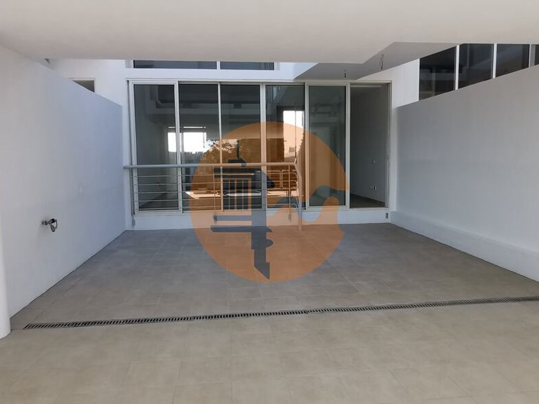 Villa for Sale in União Das Freguesias De Lagoa E Carvoeiro, Lagoa (algarve), Portugal 11
