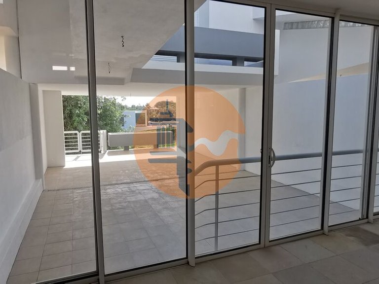 Villa for Sale in União Das Freguesias De Lagoa E Carvoeiro, Lagoa (algarve), Portugal 14