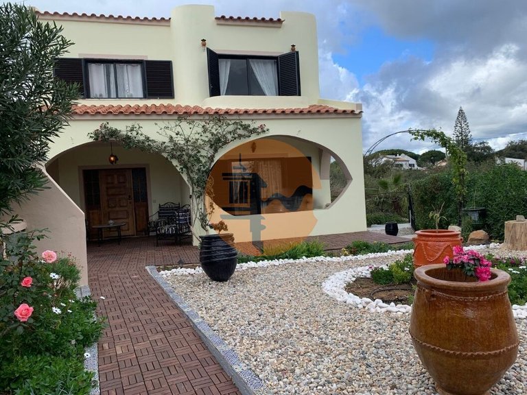 Villa for Sale in Quarteira, Loulé, Portugal 1