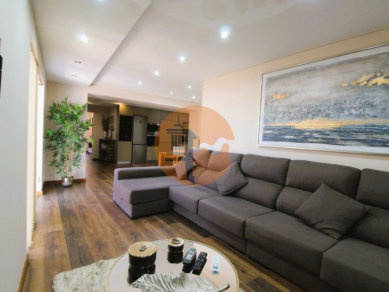 Villa for Sale in Moncarapacho, Olhão, Portugal 10