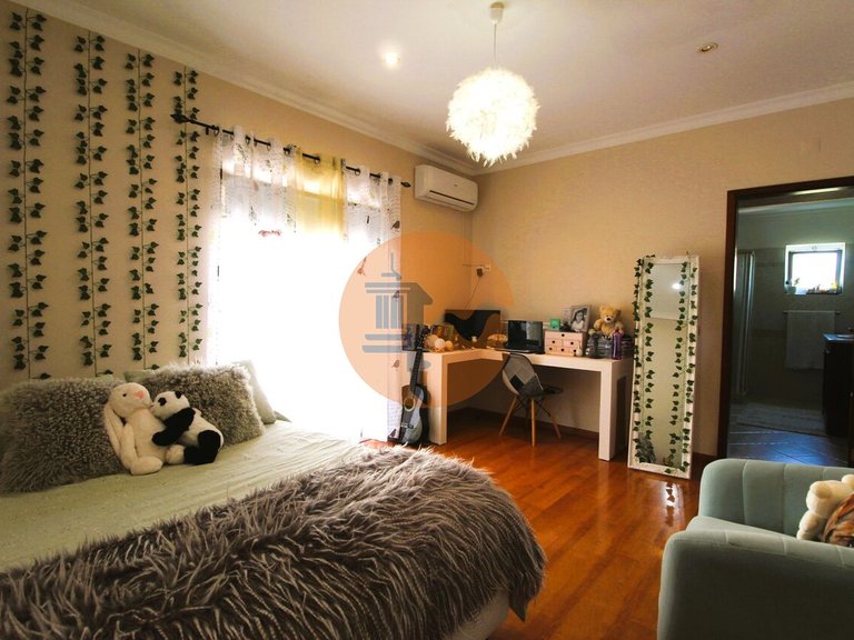 Villa for Sale in Moncarapacho, Olhão, Portugal 18