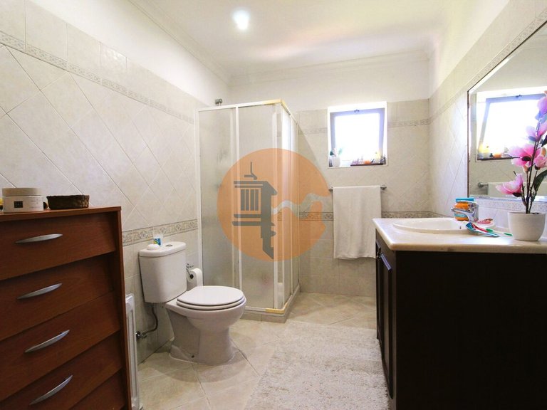 Villa for Sale in Moncarapacho, Olhão, Portugal 21