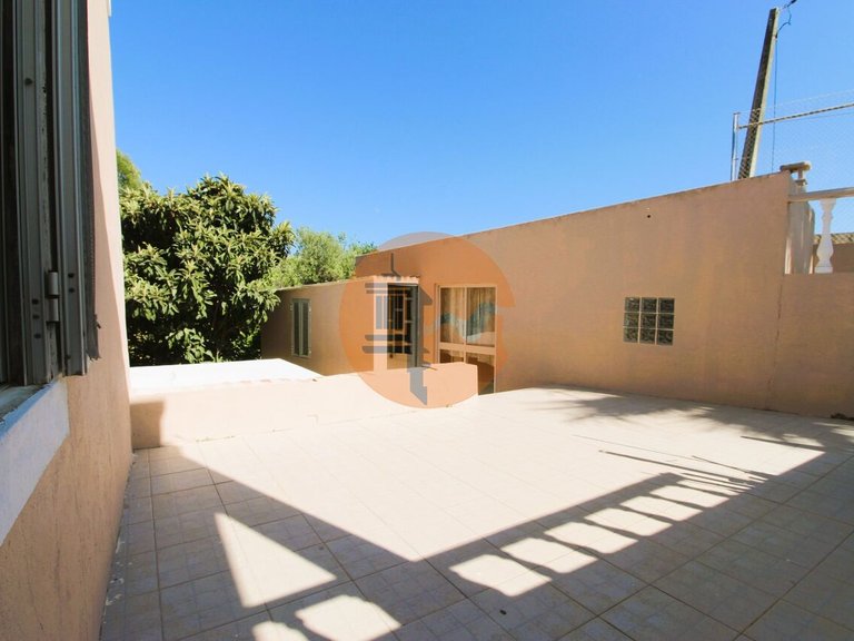 Villa for Sale in Moncarapacho, Olhão, Portugal 37