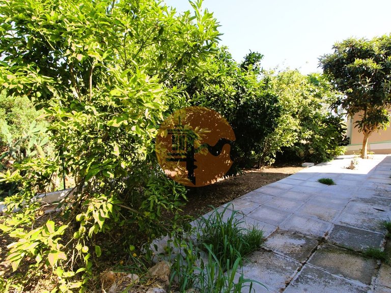 Villa for Sale in Moncarapacho, Olhão, Portugal 22