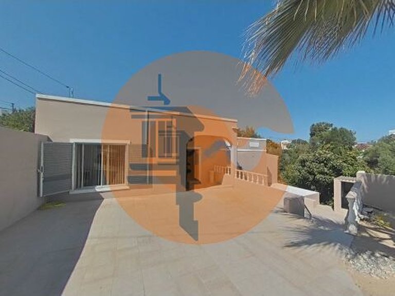 Villa for Sale in Moncarapacho, Olhão, Portugal 2