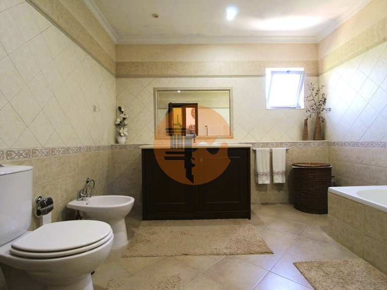 Villa for Sale in Moncarapacho, Olhão, Portugal 16