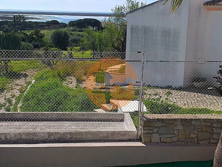 Villa for Sale in Moncarapacho, Olhão, Portugal 36