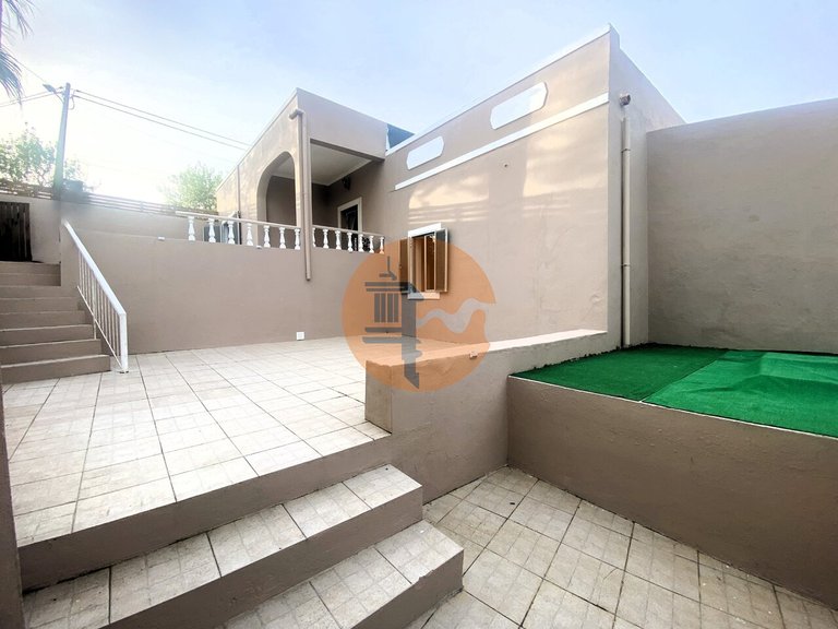 Villa for Sale in Moncarapacho, Olhão, Portugal 35