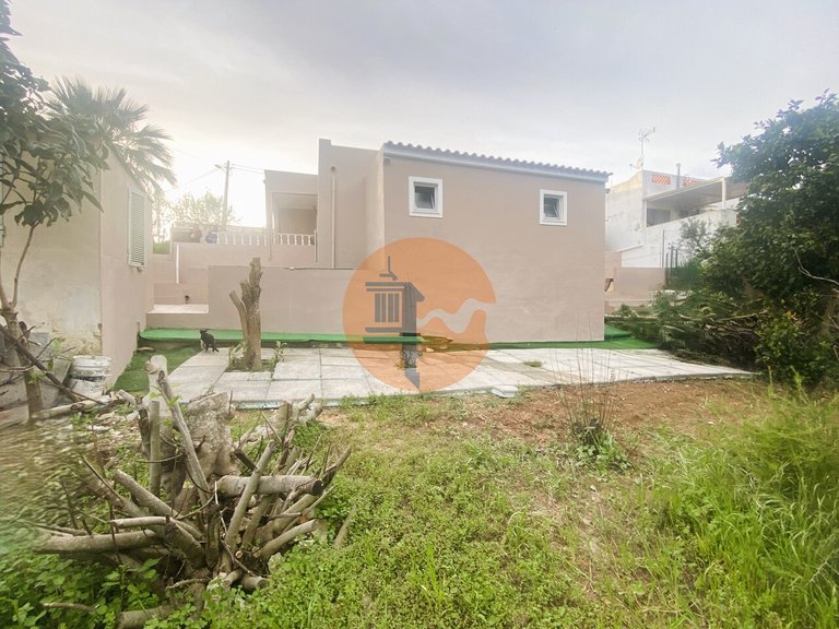 Villa for Sale in Moncarapacho, Olhão, Portugal 1
