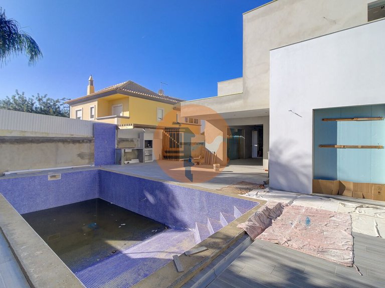 Villa for Sale in União Das Freguesias De Tavira (santa Maria E Santiago), Tavira, Portugal 3