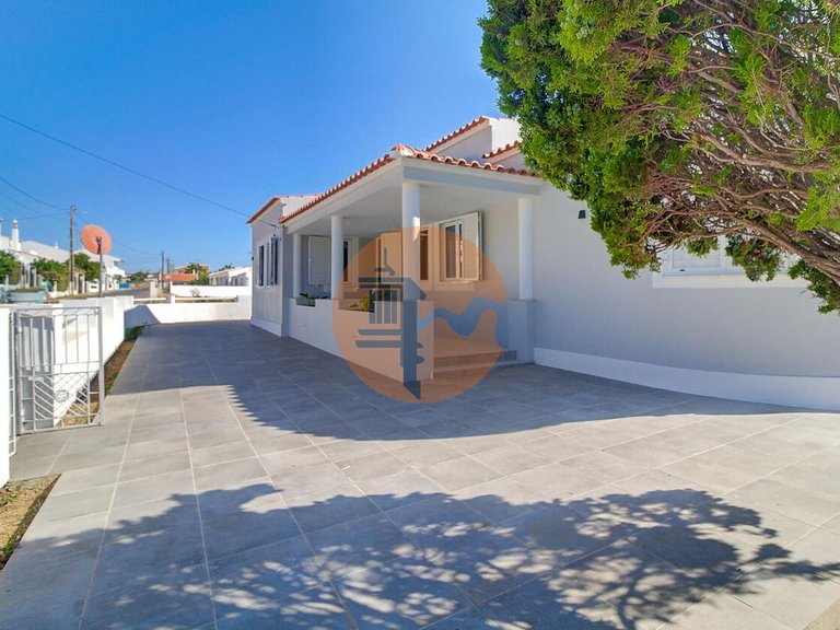 Villa for Sale in Vila Nova De Cacela, Vila Real De Santo António, Portugal 2