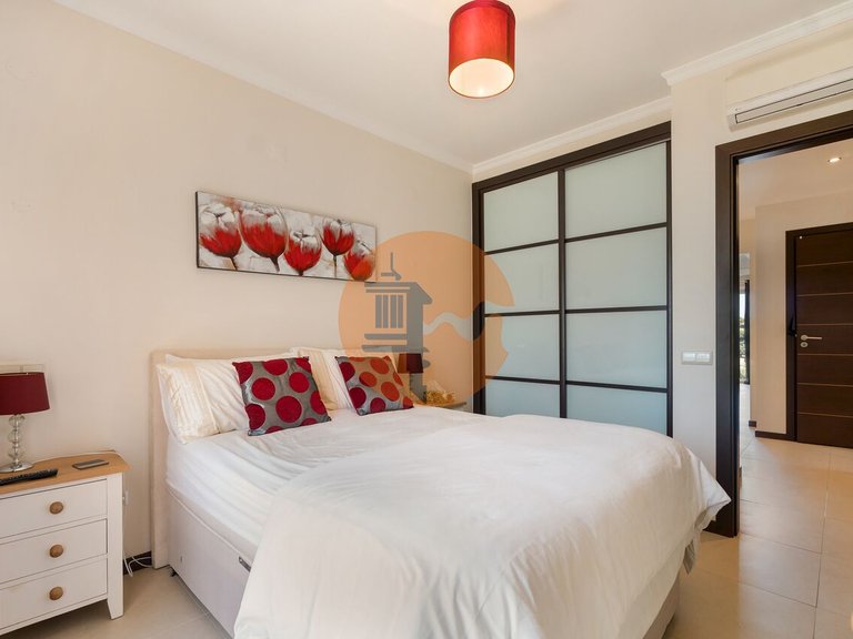 Apartment for Sale in União Das Freguesias De Estômbar E Parchal, Lagoa (algarve), Portugal 10