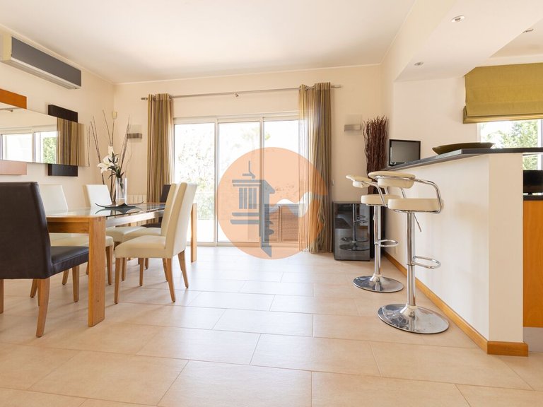 Villa for Sale in União Das Freguesias De Estômbar E Parchal, Lagoa (algarve), Portugal 7