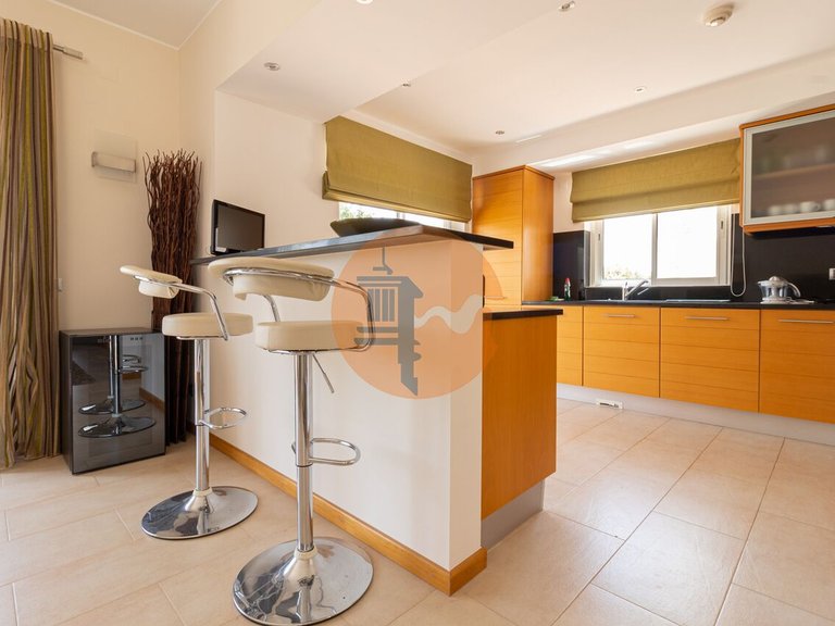 Villa for Sale in União Das Freguesias De Estômbar E Parchal, Lagoa (algarve), Portugal 8